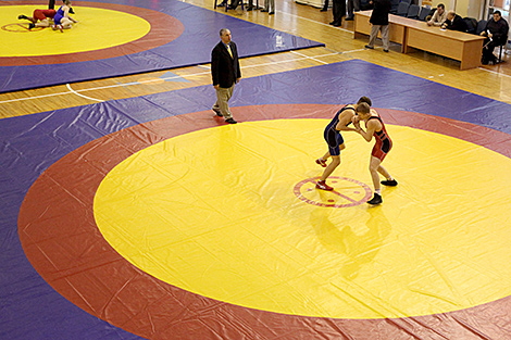 Belarusian wrestling tournaments draw thousands of online viewers