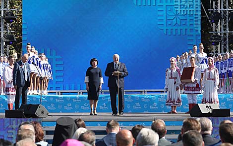 Belarus president presents unique Bible to Brest residents