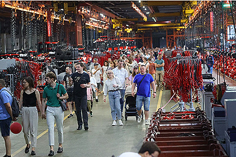 Belarusian tractor maker MTZ to host over 1,000 tourists during holiday season