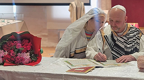Ancient Jewish marriage contract signing ceremony held at Volozhin Yeshiva
