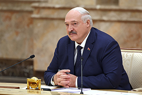 Lukashenko eager to supervise production of series of Belarus history movies