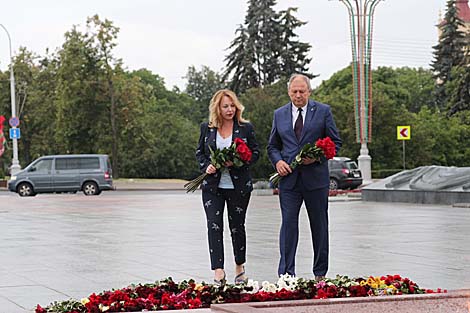 Belarus PM lays flowers in Victory Square in Minsk