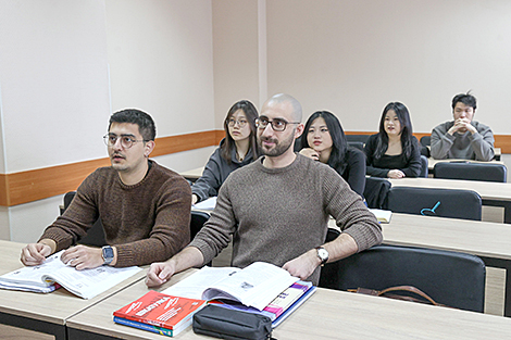 How many foreign students choose Belarusian colleges