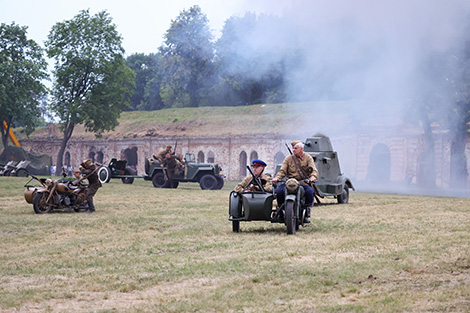 Tragic, heroic episodes of Brest Fortress defense reenacted at dawn on 22 June
