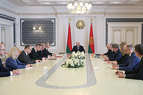 Lukashenko sees Belarusian banks as engines of innovation