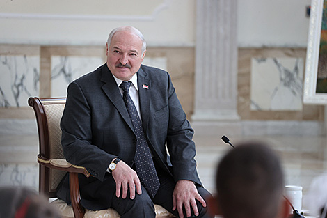 Lukashenko reminisces about his childhood as he meets with pioneers