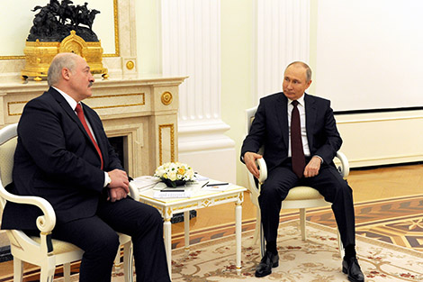 Putin mentions successful development of Belarus-Russia relations