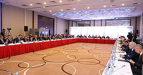 Belarus hailed as venue for difficult talks