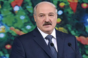 Lukashenko wishes young Belarusians to become educated people, enrich national legacy