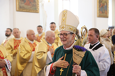 Pope's special envoy leads Mass in Brest