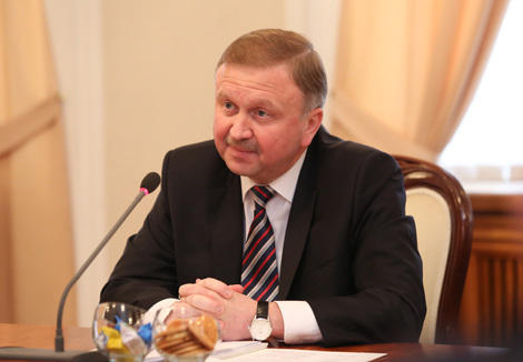 Belarus prime minister speaks up for equal responsibility for all mass media