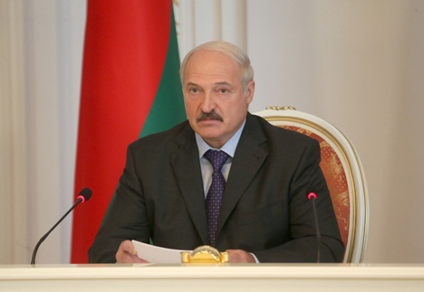 Lukashenko urges to step up anti-smoking campaign