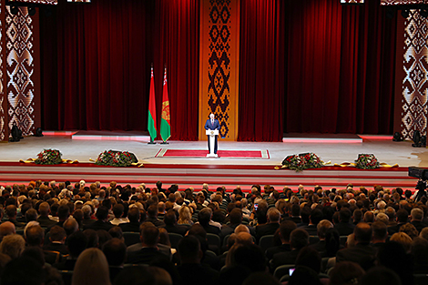 Lukashenko: Time to defend the honor of the Banner of Victory