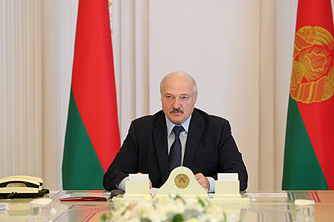 Lukashenko wants banking system to serve Belarusian people