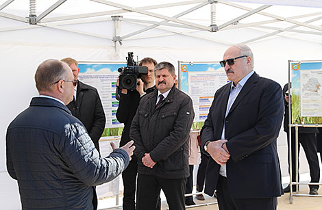 Lukashenko urges Belarusian regions to look for export markets