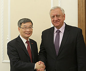 Myasnikovich welcomes progress in Belarus-China relations