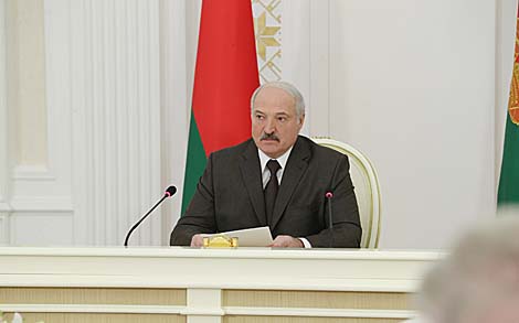 Lukashenko urges manufacturing industry to focus on efficiency, profitability