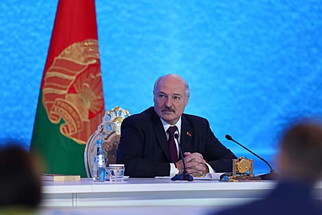 Belarus president in favor of supporting native language