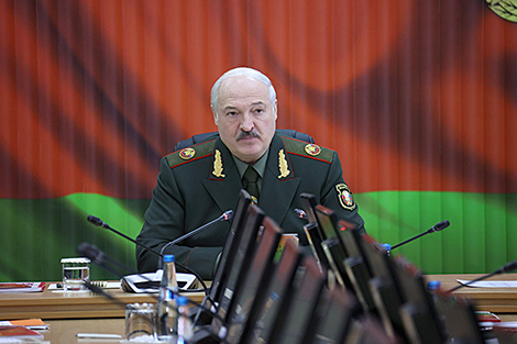 Lukashenko pledges response to any weapon threats at Belarus border