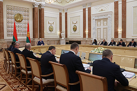 Lukashenko: Belarus will carry on despite sanctions