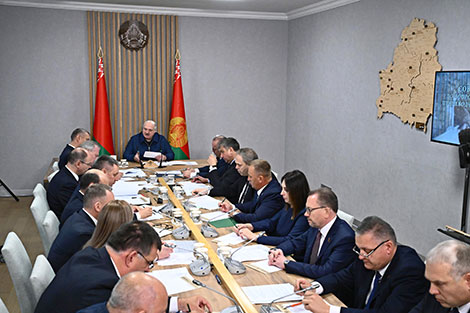 Lukashenko warns against ceding domestic market to foreign competitors