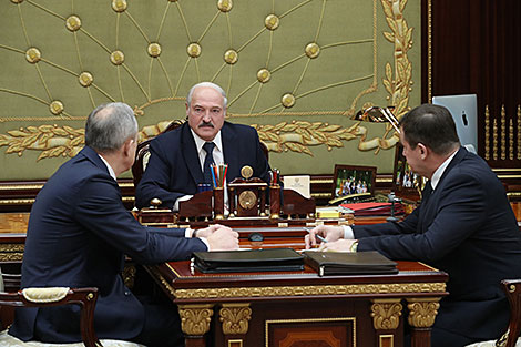 Lukashenko responds to Russia’s decision to close border with Belarus