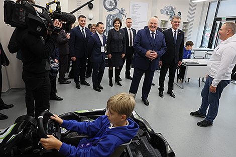 Lukashenko talks to young technicians, inventors, appreciates their R&D efforts Lukashenko talks to young technicians, inventors, appreciates their R&D efforts
