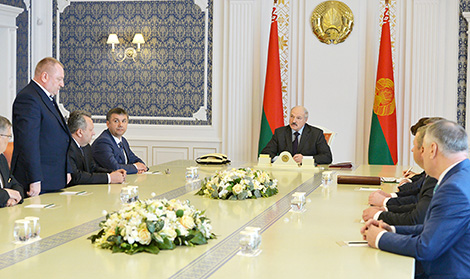 Belarus president calls for young, professional executive personnel