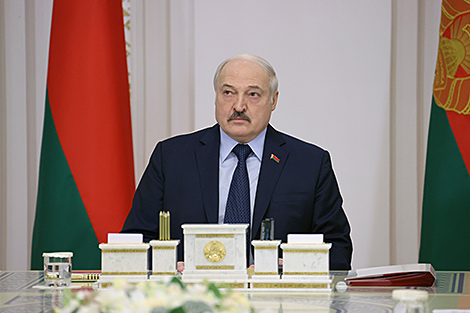 Lukashenko: Time to decentralize power in Belarus