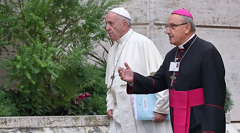 Head of Roman Catholic Church in Belarus runs into Pope