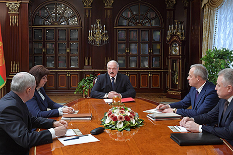 Lukashenko wants questions Belarusians ask during signature collection analyzed
