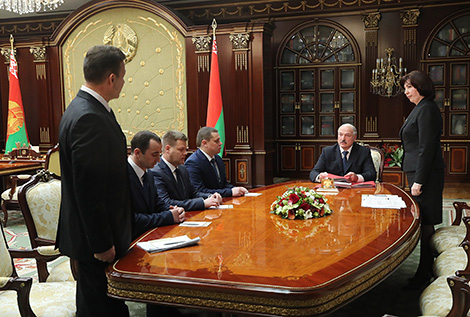 Belarus president tells newly appointed government executives to act fairly