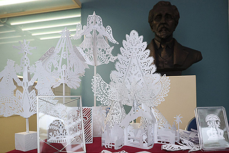 Belarusian FM celebrates inclusion of vytsinanka in UNESCO cultural heritage list
