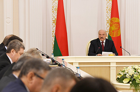 Lukashenko wants realistic but ambitious forecast for Belarusian economy in 2018
