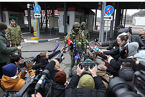 Foreign journalists study situation at southern border of Belarus