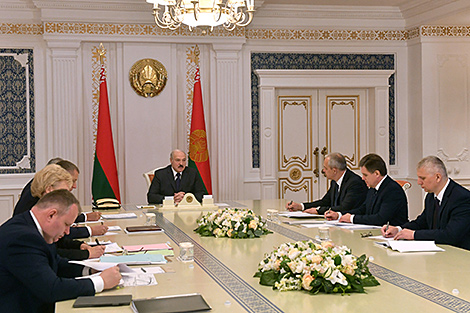 Lukashenko calls for extraordinary efforts to save lives
