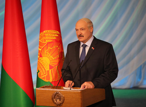 Lukashenko praises big role of creative people for Belarus