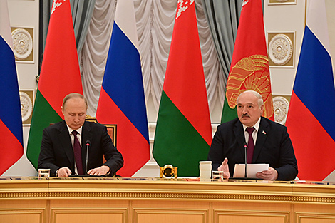 Lukashenko to Putin: We have to show political will and commitment to achieving results