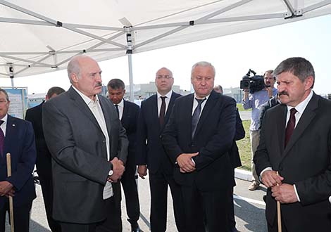 Lukashenko suggests building more housing for large families in small towns