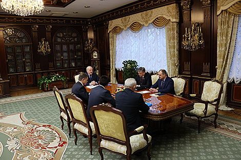Lukashenko sets major task for Belarusian footballers
