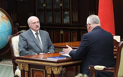 Lukashenko emphasizes teacher’s role in Belarusian society