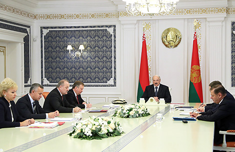 Lukashenko: Activities of banks should be in sync with national economy interests