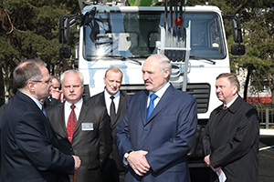 Belarus president promises goal-oriented investment to mechanical engineering companies