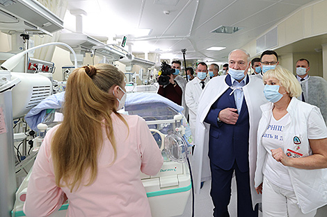 Lukashenko instructs to set up IVF database in Belarus