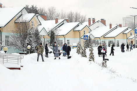 Lukashenko stresses national unity in snowfall cleanup efforts