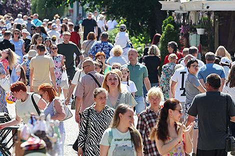 Белстат провел первое обследование здоровья и положения женщин в семье. Что оно показало?