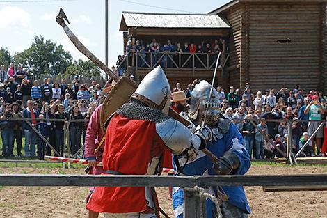 Театрализованный штурм замка, турнир лучников и трюковые шоу ожидают гостей рыцарского феста в Мстиславле