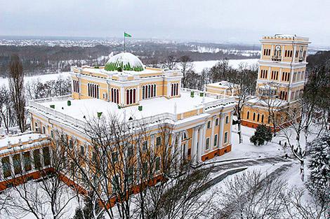 Женским образам в искусстве посвящена выставка в Гомеле