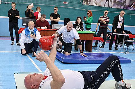 Хоронеко и Мацур установили мировые рекорды в гиревом спорте