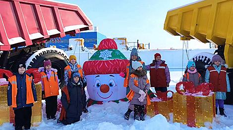 Более 80 тыс. туристов посетили БЕЛАЗ в прошлом году
